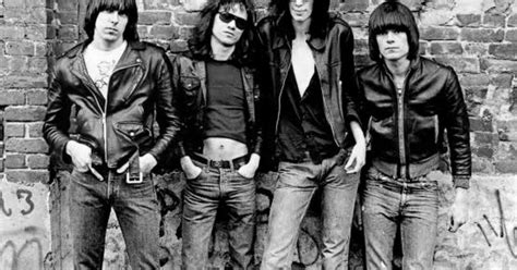  Blitzkrieg Bop una explosión caótica de energía punk rock que te dejará sin aliento